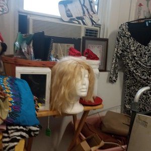 Blonde wavy human wig